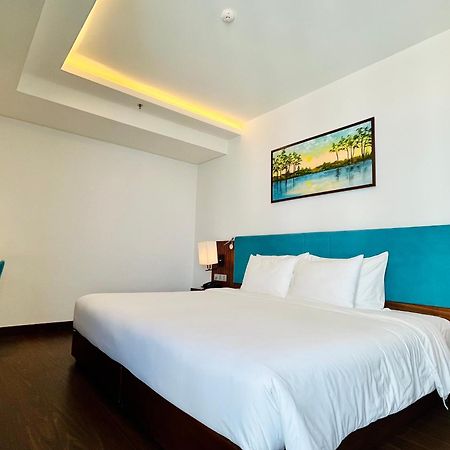 Maximilan Danang Beach Hotel Dış mekan fotoğraf