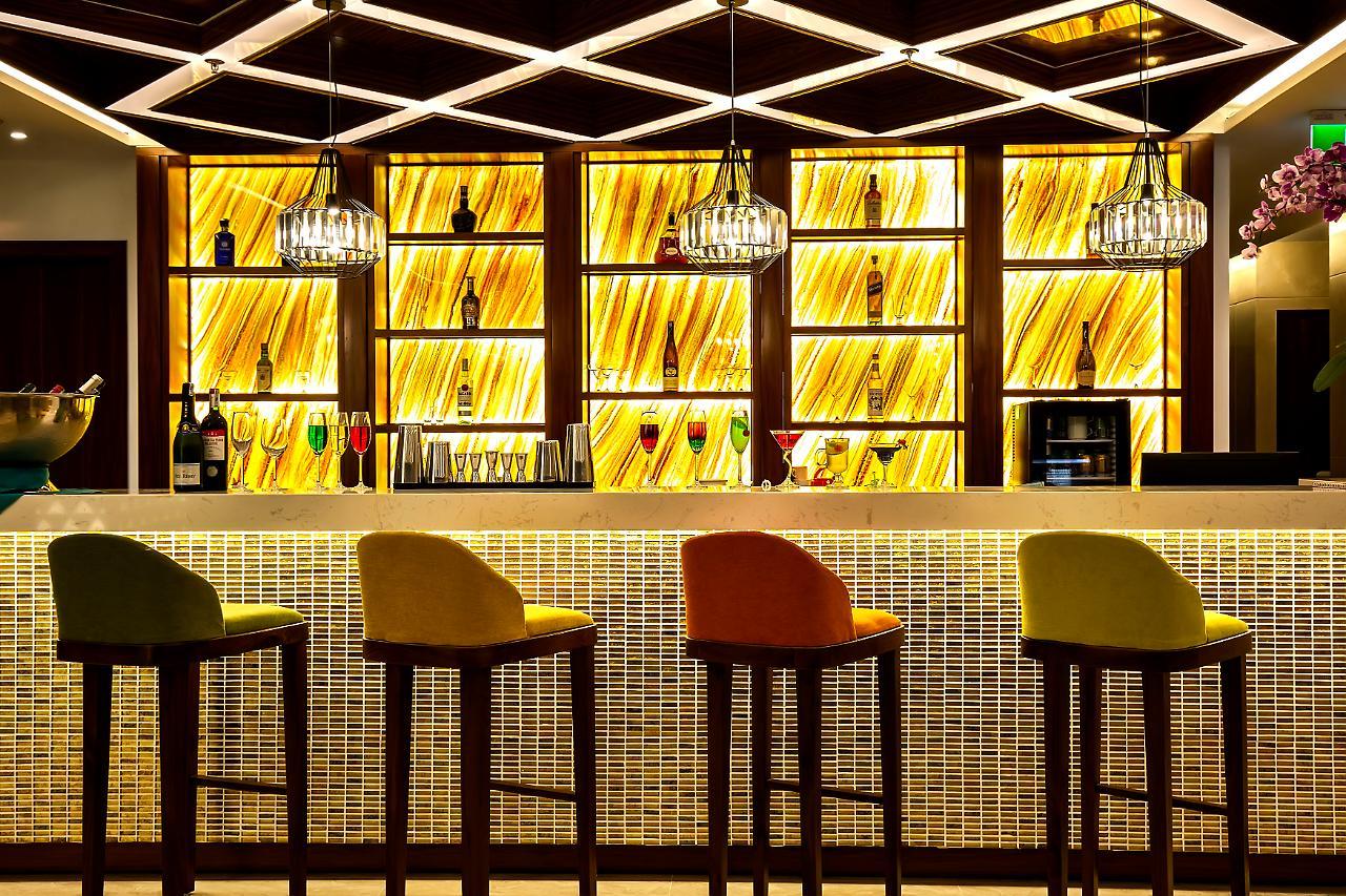 Maximilan Danang Beach Hotel Dış mekan fotoğraf