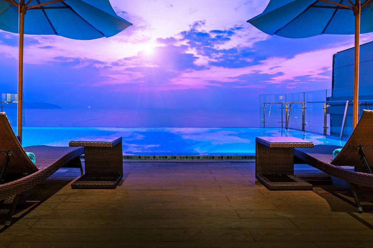 Maximilan Danang Beach Hotel Dış mekan fotoğraf