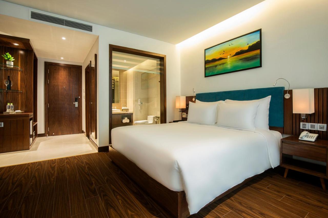 Maximilan Danang Beach Hotel Dış mekan fotoğraf