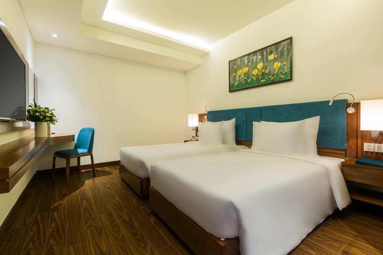 Maximilan Danang Beach Hotel Dış mekan fotoğraf