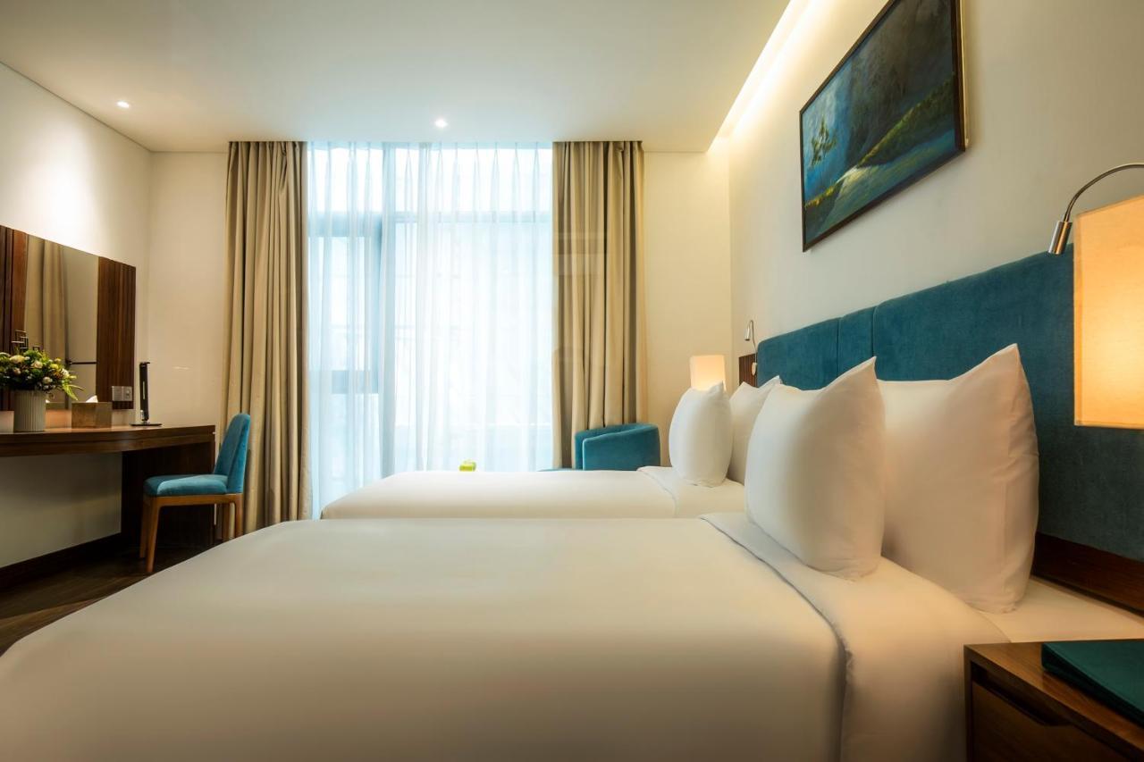 Maximilan Danang Beach Hotel Dış mekan fotoğraf