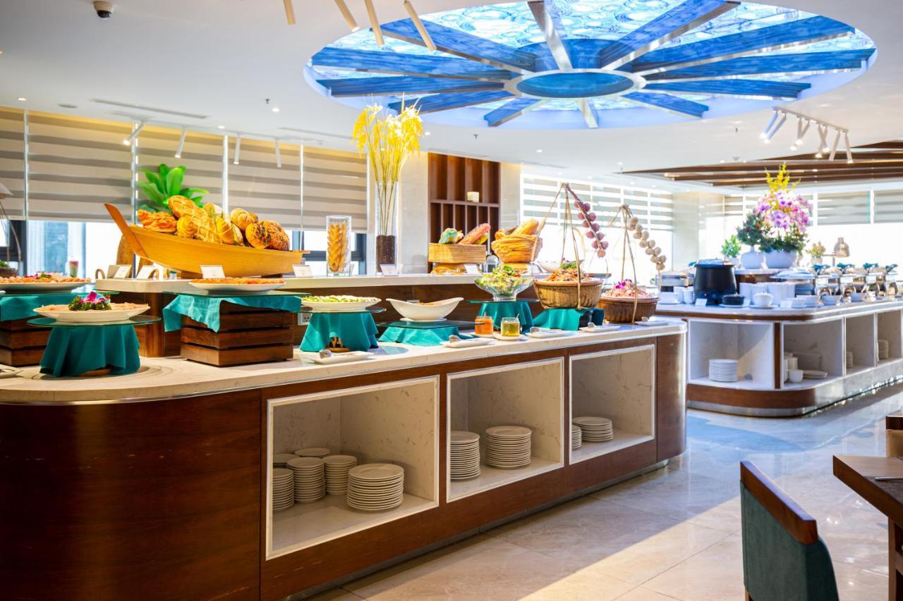 Maximilan Danang Beach Hotel Dış mekan fotoğraf