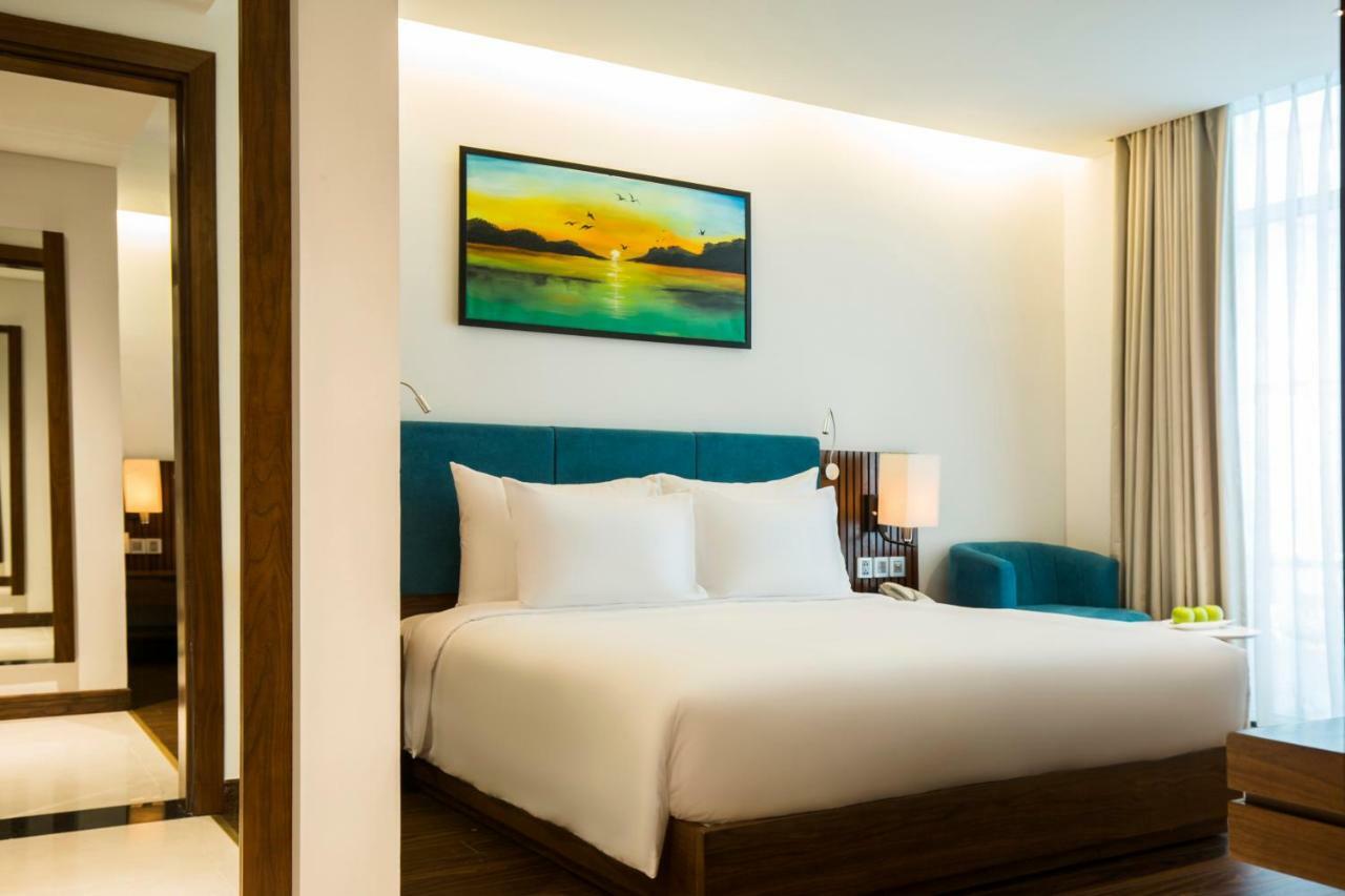 Maximilan Danang Beach Hotel Dış mekan fotoğraf
