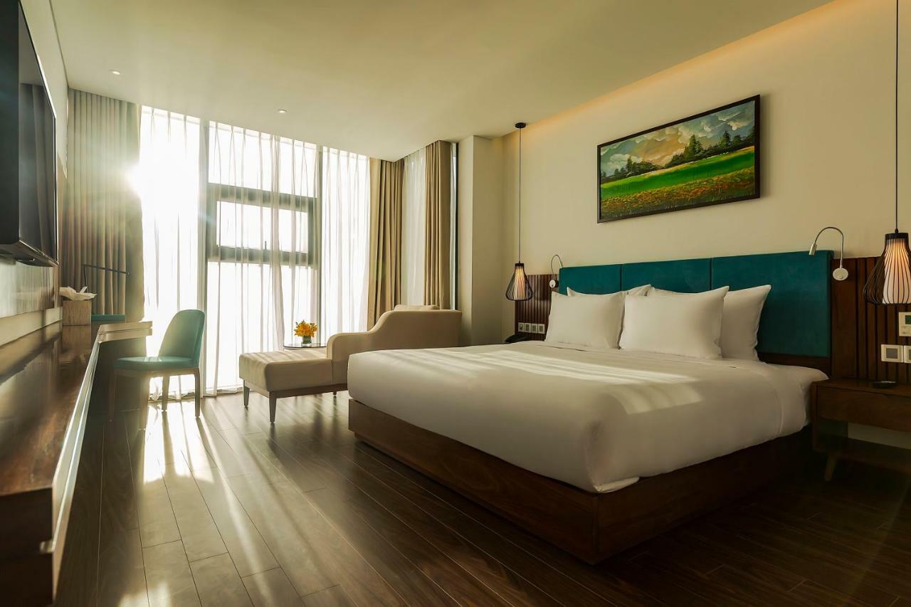 Maximilan Danang Beach Hotel Dış mekan fotoğraf