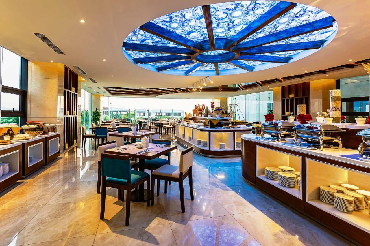 Maximilan Danang Beach Hotel Dış mekan fotoğraf