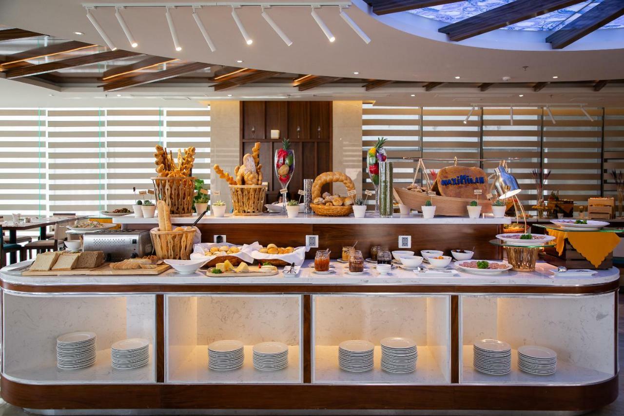 Maximilan Danang Beach Hotel Dış mekan fotoğraf
