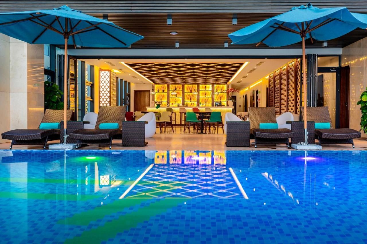 Maximilan Danang Beach Hotel Dış mekan fotoğraf